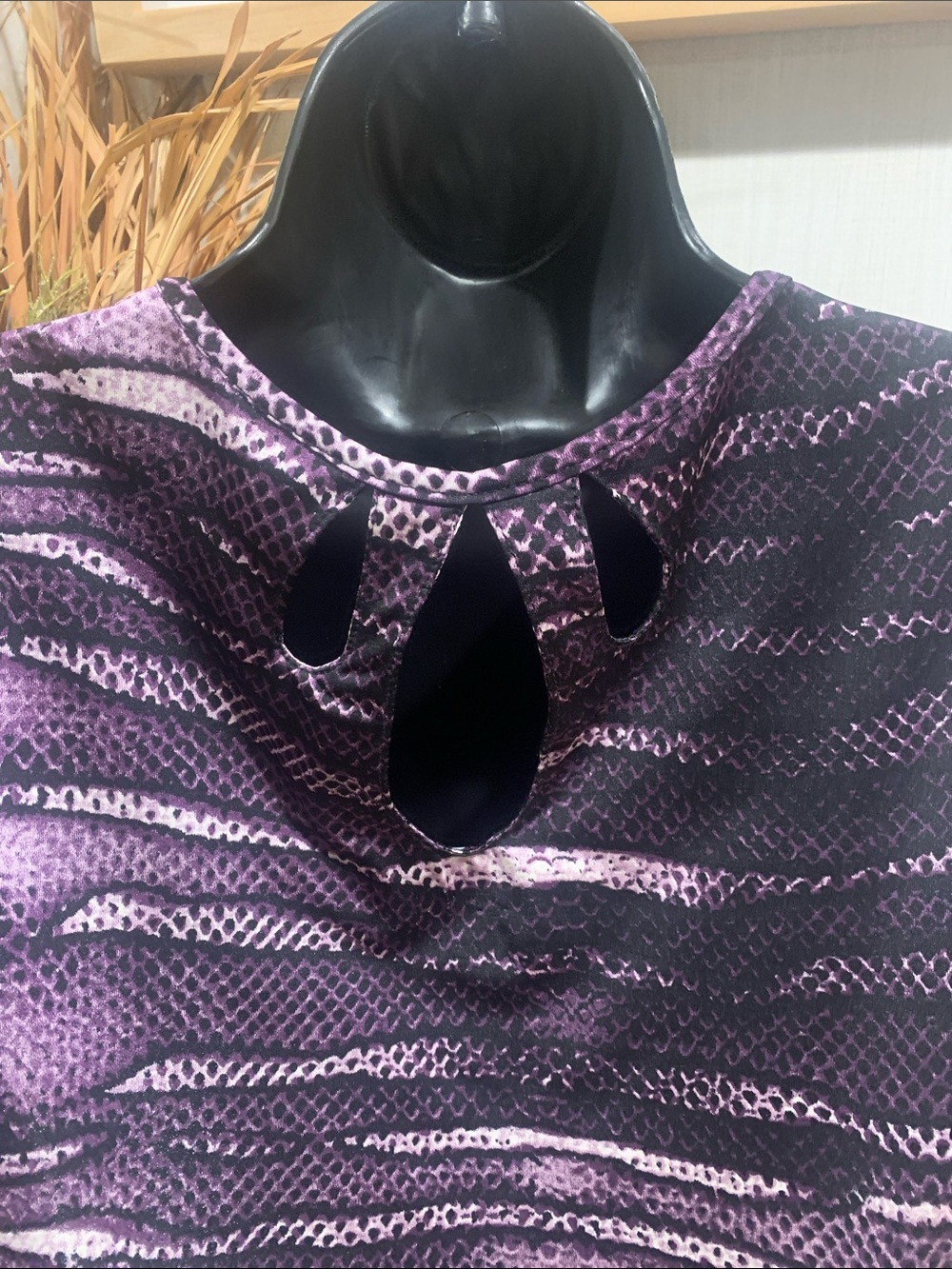 Purple Patterned V-Neck Ruched Blouse - Picture 7 of 11